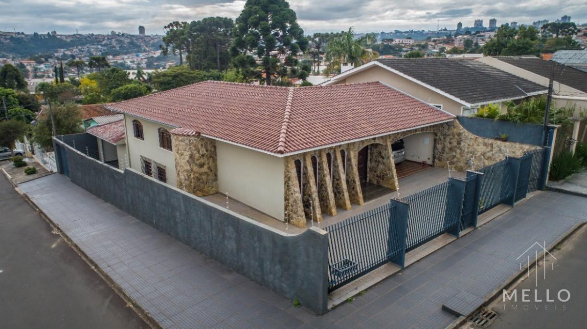 Imóvel de esquina c/ 2 Casas. Com 325m² em terreno de 392 m², à venda em Ponta Grossa, Bairro Ronda - Mello Imóveis
