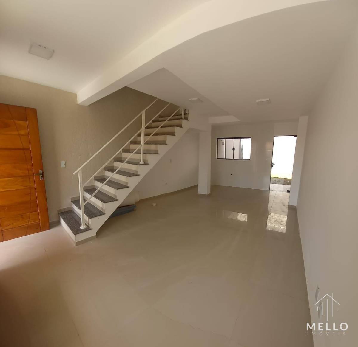 Sobrado à venda, com 2 quartos, 65m²